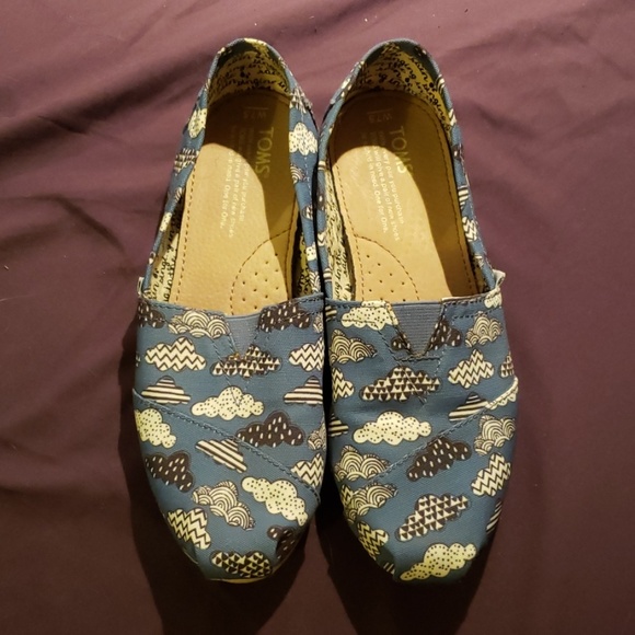 TOMS Classic Canvas with Clouds - Picture 2 of 5